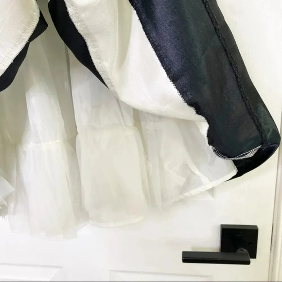 GYMBOREE‎ GIRLS 5T Satin Black Ivory Striped Dress - Picture 4 of 6